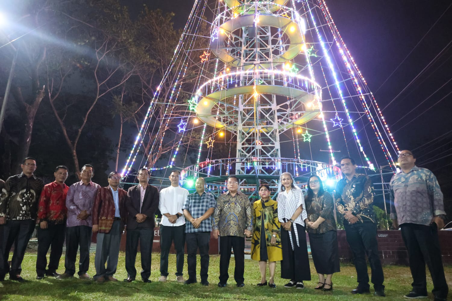 Ketua DPRD Timbul Marganda Lingga Saksikan Langsung Pengaktifan Pohon Terang Ikon Kota Siantar